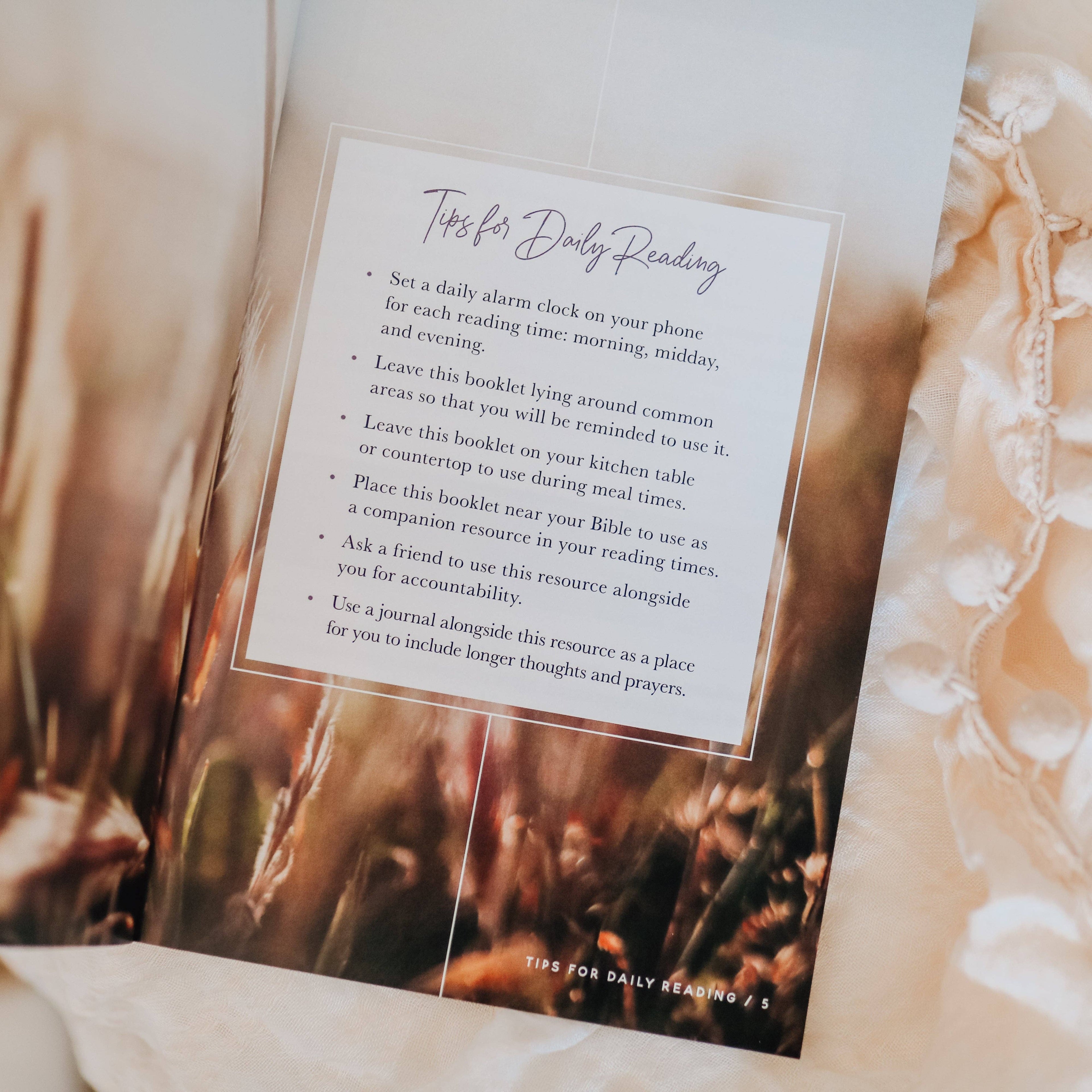 The Daily Grace Co - Meditations for Seasons of Waiting Booklet
