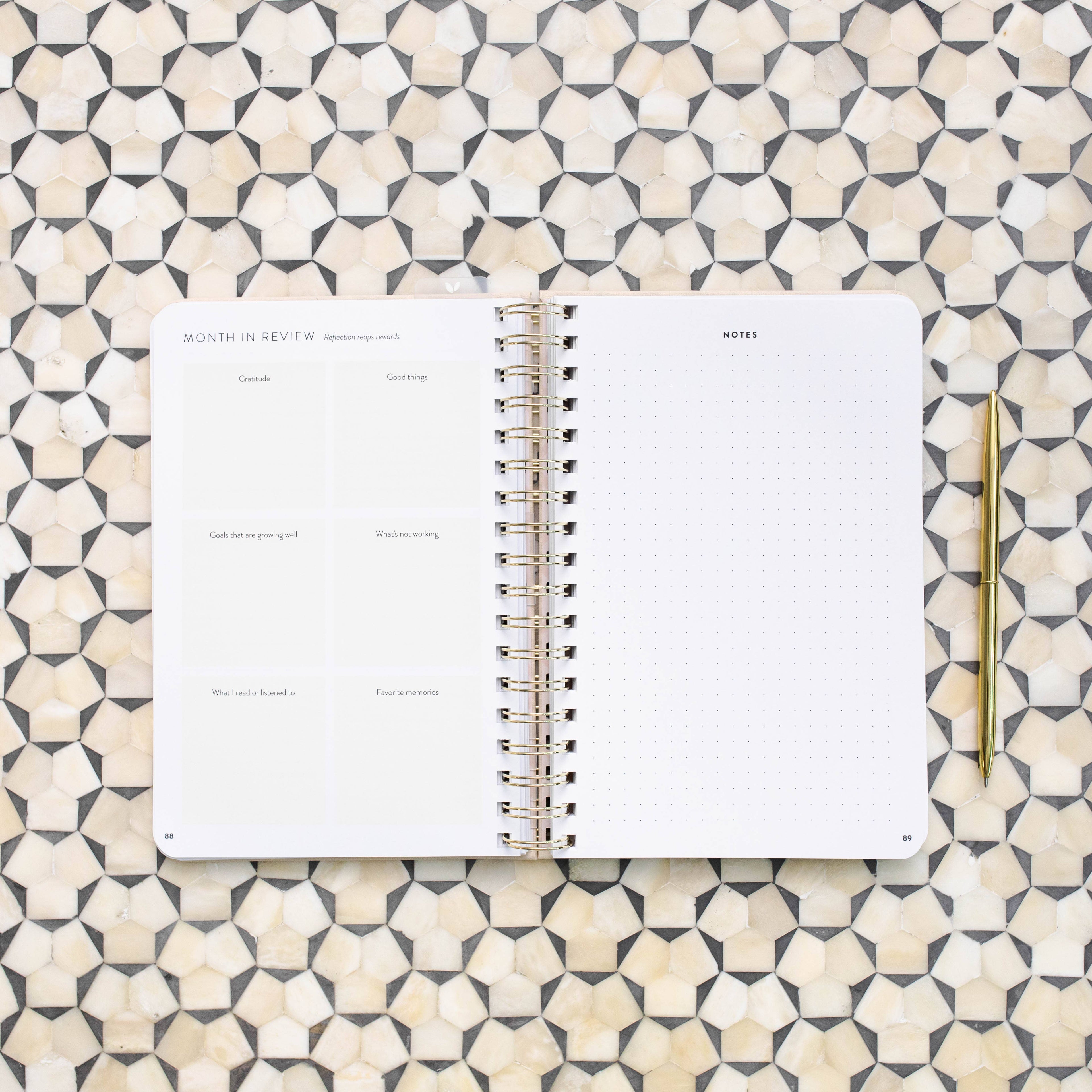 The Daily Grace Co - Fresh Start Daily Goal Planner | Natural Spiral | Undated