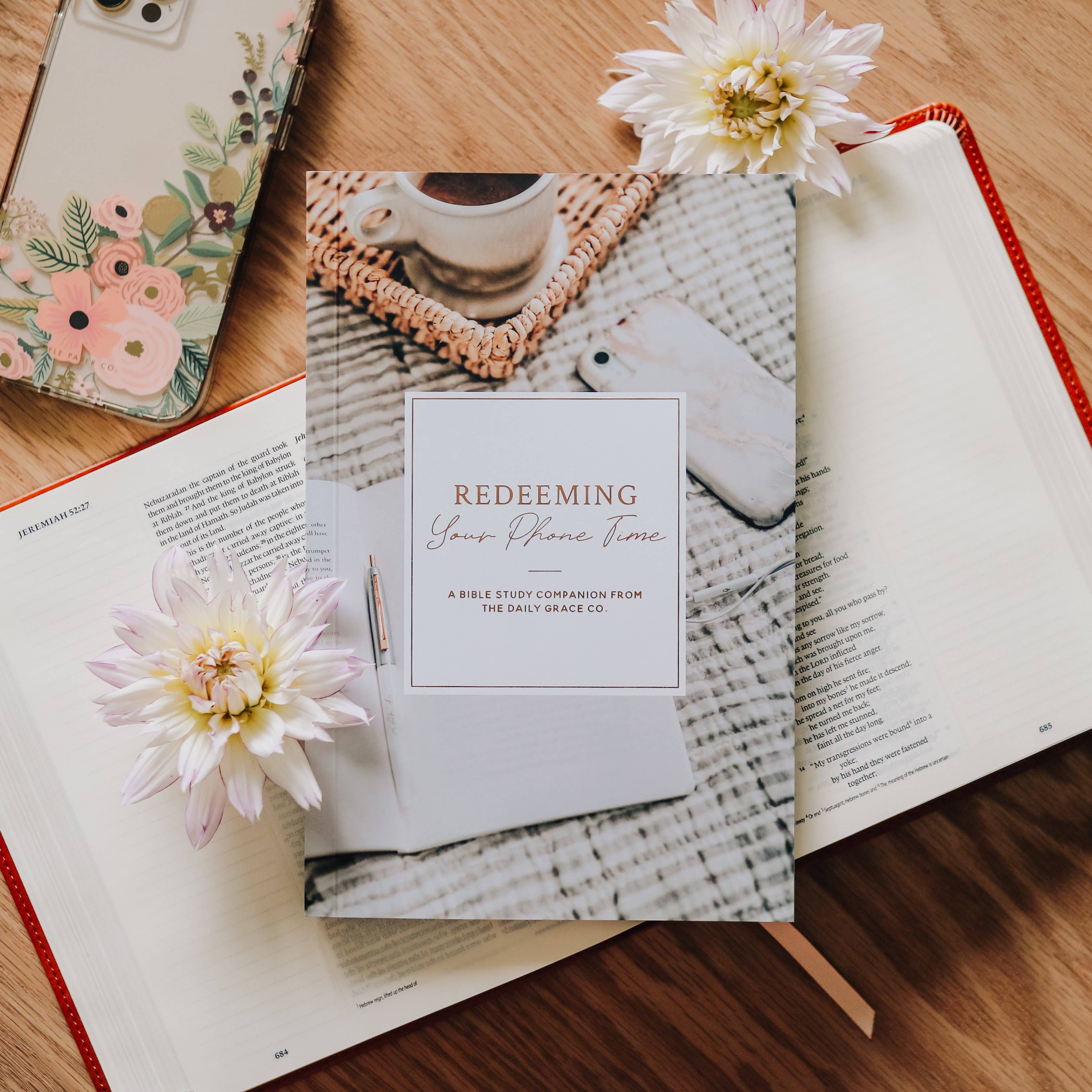 The Daily Grace Co - Redeeming Your Phone Time Booklet